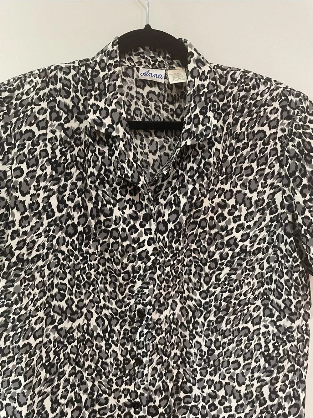 Anna leopard print shirt sleeve shirt size large Women’s Blouse Short Sleeve